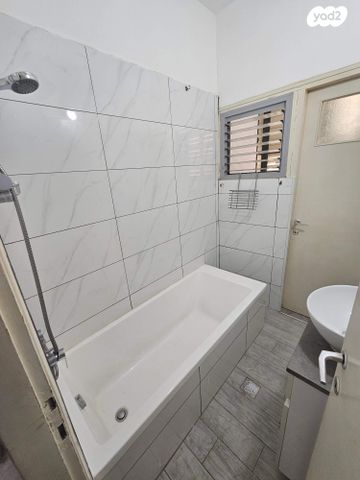 דירה, אחד העם 11, א' / צפון מזרח העיר, רחובות