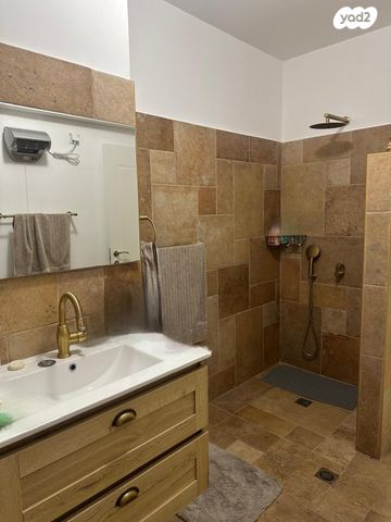 דירה, דרך מרדכי בשיסט 41, נווה עמית, רחובות