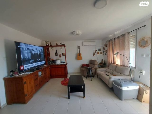 דו משפחתי, גבים, ערד