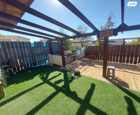 דו משפחתי, גבים, ערד