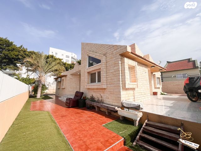 אורי אליאב 4