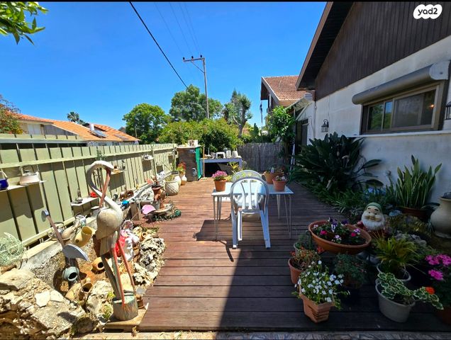 דו משפחתי, עולי הגרדום, שאר העיר, כפר יונה