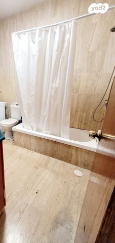 דו משפחתי, שיכוני המזרח, ראשון לציון