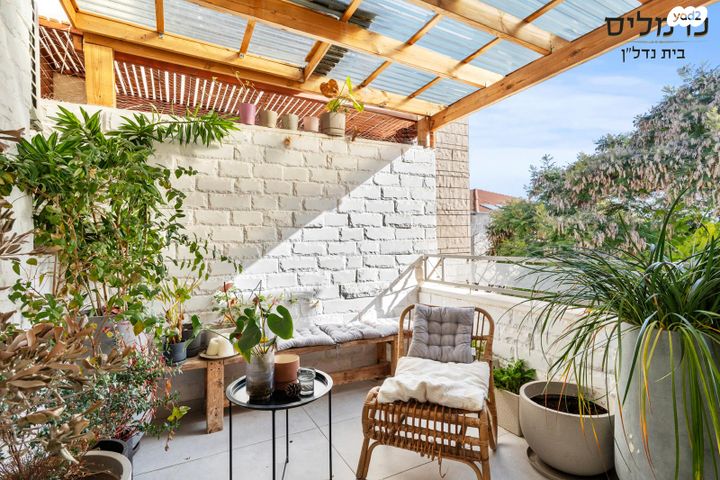 דופלקס, הפרחים, מודיעין מכבים רעות