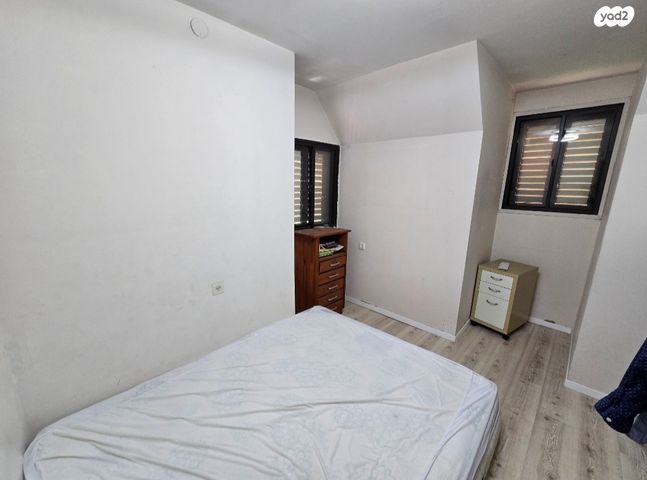 דו משפחתי, עולי הגרדום, שאר העיר, כפר יונה