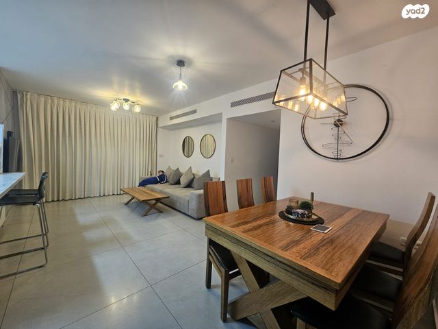 דירה, אפרים קישון 6, חתני פרס ישראל, באר יעקב