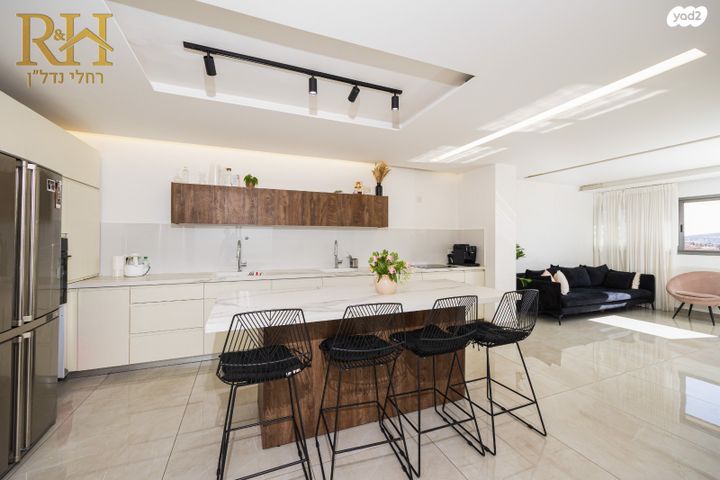 דירת גן, הברוש, המכבים, גבעת זאב