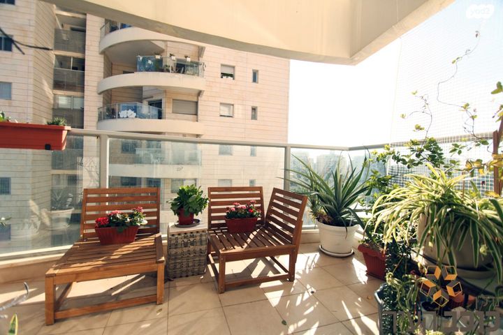 דירה, אלונים, קרית השרון, נתניה