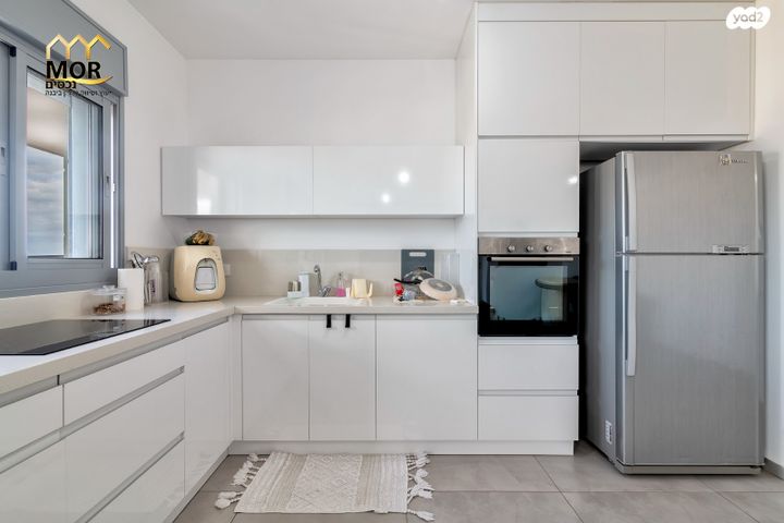 דירה, חרמון, נאות שז"ר, יבנה