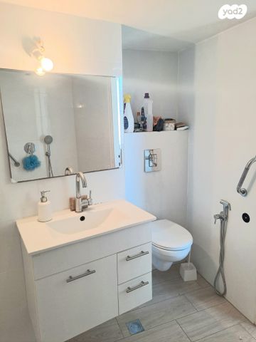 דירה, דרך צרפת 63, קרית שפרינצק, חיפה