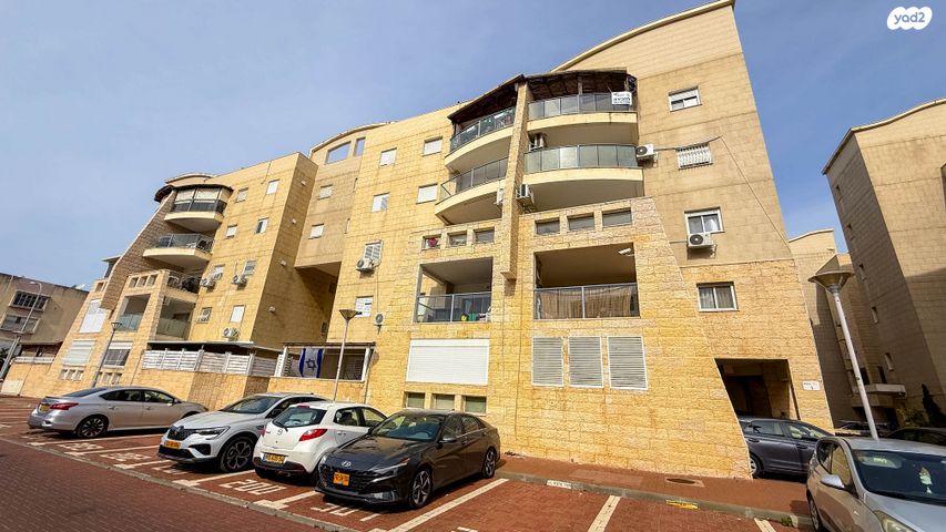 דירה, שביל המרגנית, אברהם דנינו, בן גוריון, עכו