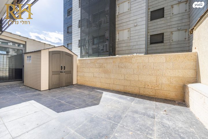 דירת גן, הברוש, המכבים, גבעת זאב