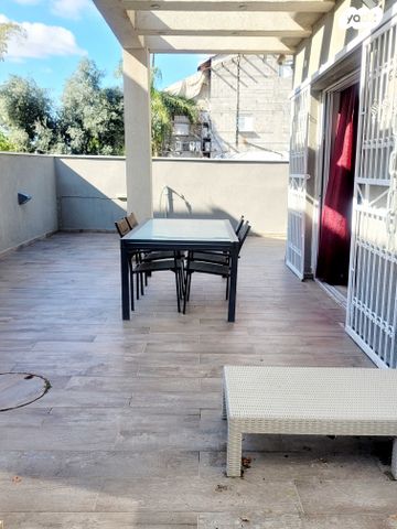 דו משפחתי, שיכוני המזרח, ראשון לציון