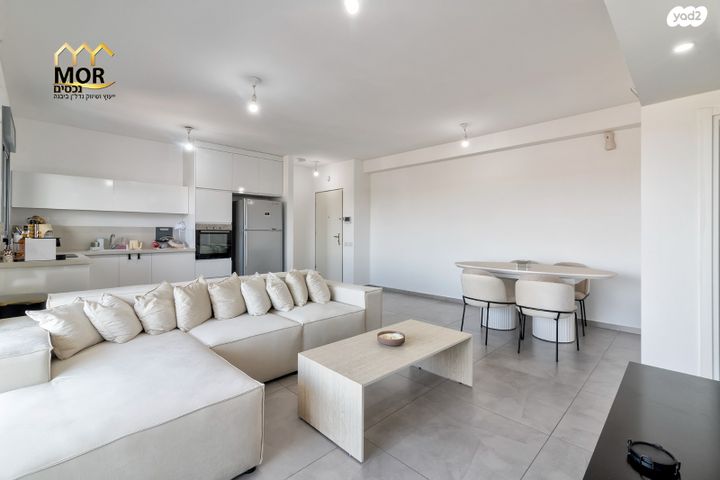 דירה, חרמון, נאות שז"ר, יבנה