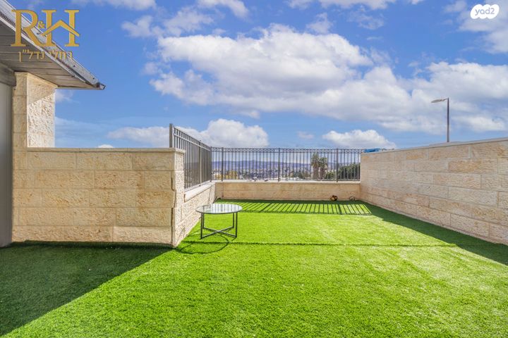 דירת גן, הברוש, המכבים, גבעת זאב