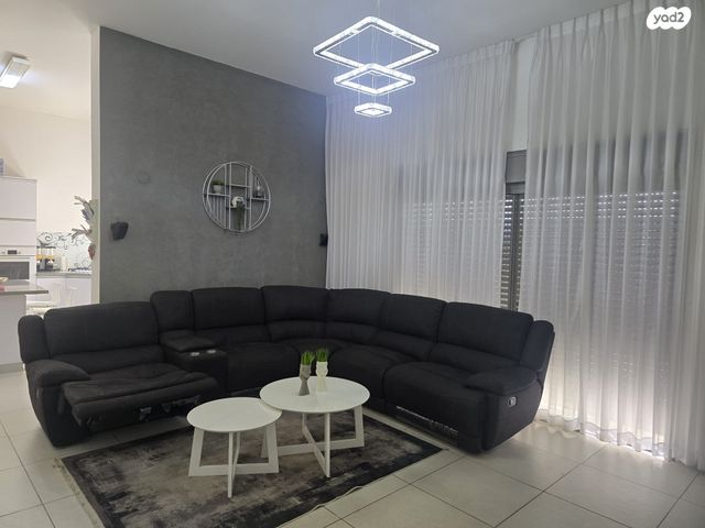 דירת גן, נשר, ערד