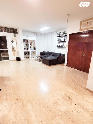 דו משפחתי, שיכוני המזרח, ראשון לציון