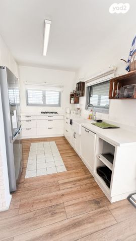 גג/ פנטהאוז, הרצל, בת ים