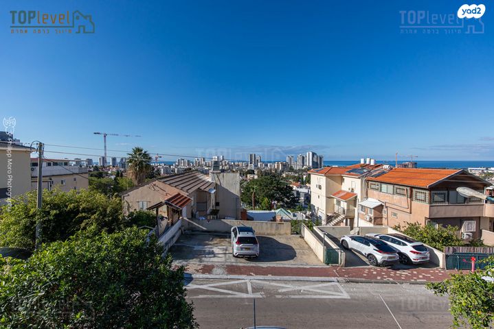 דירה, הרב זרביב, רמב"ם, טירת כרמל