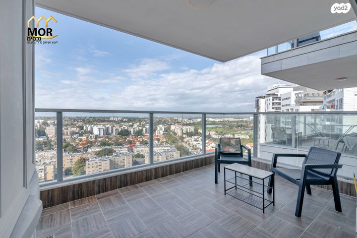 דירה, חרמון, נאות שז"ר, יבנה