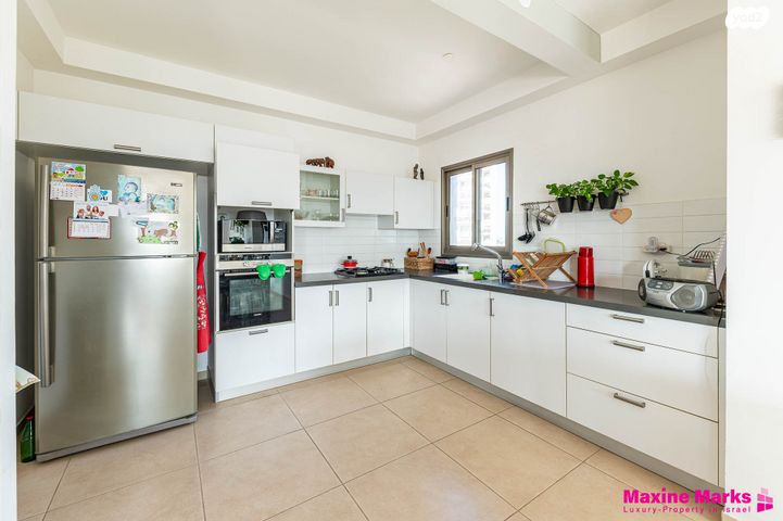 דירה, אהוד מנור, עיר ימים, נתניה