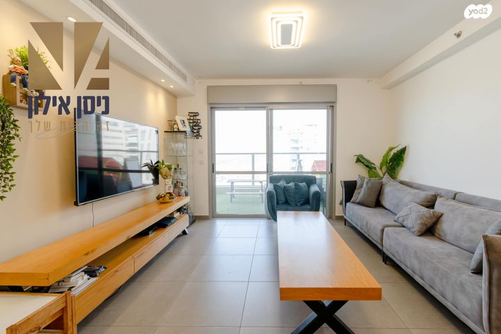 דירה, יונתן רטוש, פסגות אפק, ראש העין