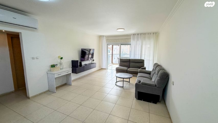 דירה, שביל המרגנית, אברהם דנינו, בן גוריון, עכו