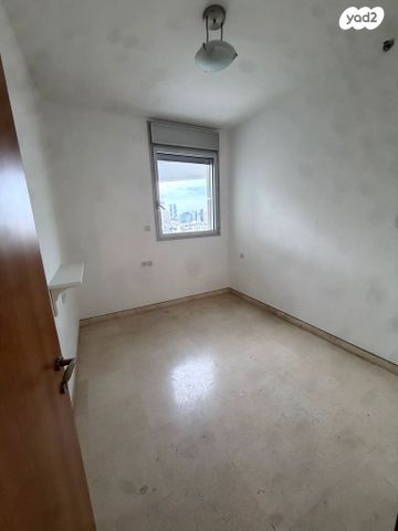 דירה, ניסים אלוני, צמרות איילון, פארק צמרת, תל אביב יפו