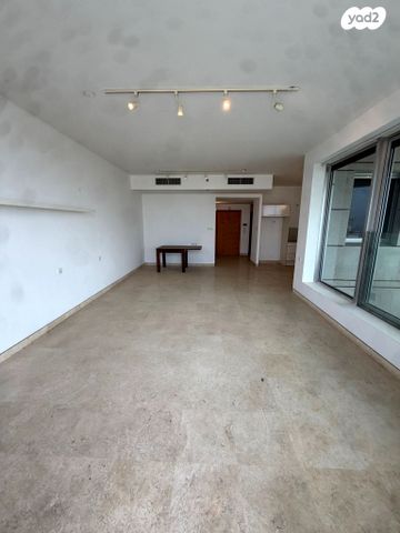 דירה, ניסים אלוני, צמרות איילון, פארק צמרת, תל אביב יפו