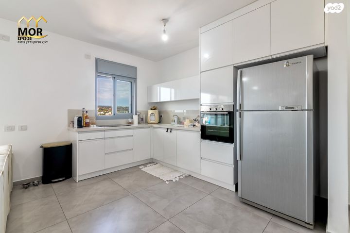 דירה, חרמון, נאות שז"ר, יבנה