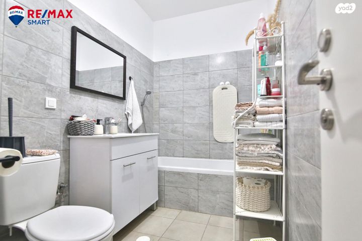 דירה, שושנה דמארי, נאות אפק, אפקה, קרית ביאליק