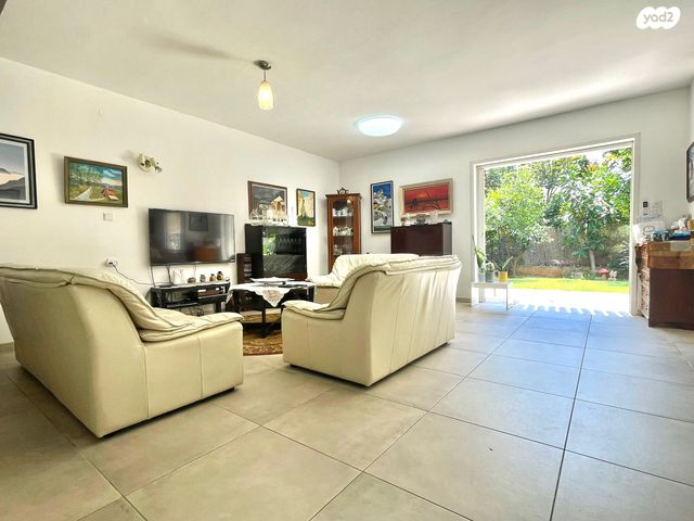 בית פרטי/ קוטג', יגאל ידין, קרית הפרחים - 2005, רעננה