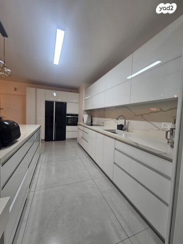 דירה, אפרים קישון 6, חתני פרס ישראל, באר יעקב