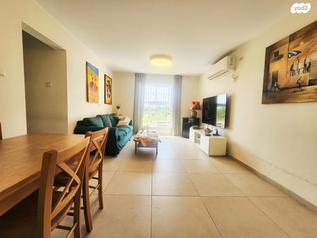 דירה, צלילי חנינא, ניר אביב, תל אביב יפו