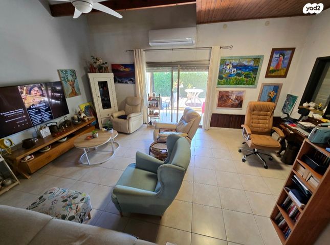 דו משפחתי, עולי הגרדום, שאר העיר, כפר יונה