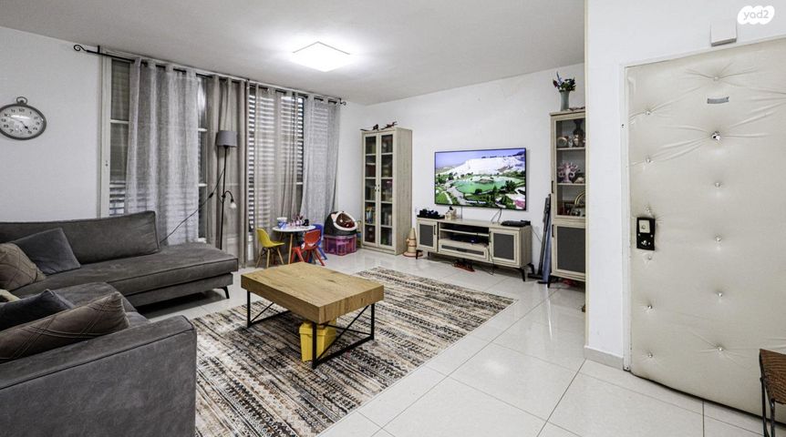 דירה, זכריה הלל 13, מחנה יהודה, פתח תקווה