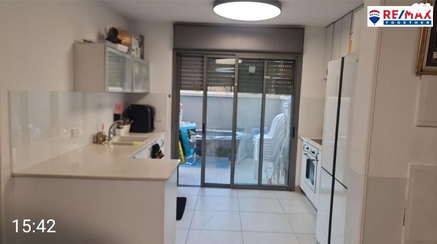 דירת גן, שרה אהרונסון, גדרה מזרח, גדרה