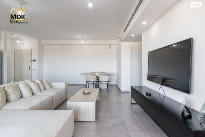 דירה, חרמון, נאות שז"ר, יבנה