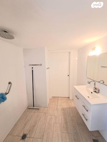 דירה, דרך צרפת 63, קרית שפרינצק, חיפה