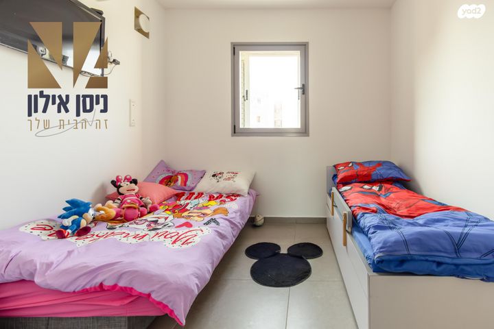 דירה, יונתן רטוש, פסגות אפק, ראש העין