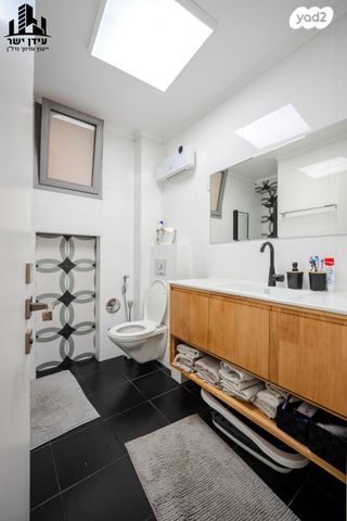 דירה, מעפילי אגוז 72, נווה חן, תל אביב יפו