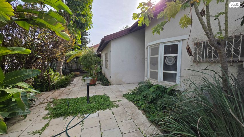 דו משפחתי, חוחית, נווה רום, רמת השרון