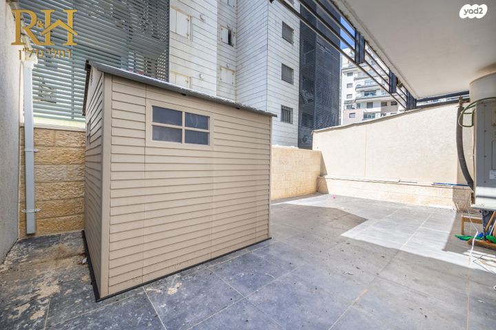 דירת גן, הברוש, המכבים, גבעת זאב