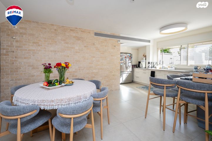 דו משפחתי, התומר, יעקב, זכרון יעקב