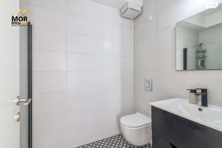 דירה, חרמון, נאות שז"ר, יבנה