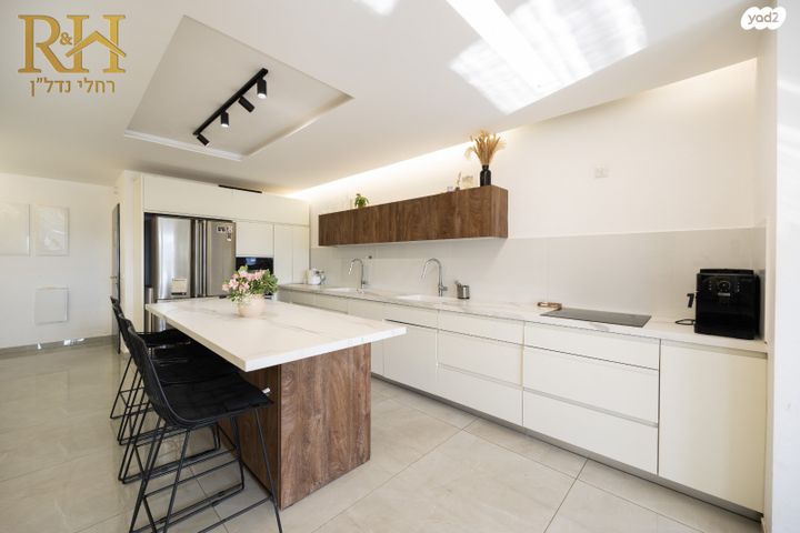 דירת גן, הברוש, המכבים, גבעת זאב