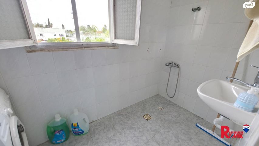 דירה, שפינוזה 1, שיכון גג, אזור