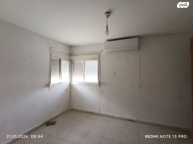 דו משפחתי, שאול המלך 12, יצחק רבין, מעלות תרשיחא