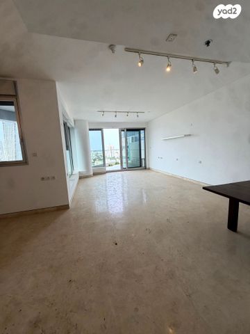 ניסים אלוני 