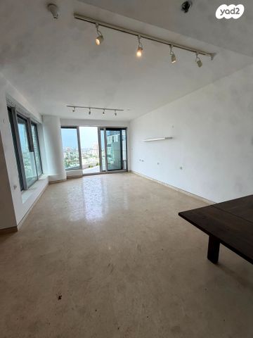 דירה, ניסים אלוני, צמרות איילון, פארק צמרת, תל אביב יפו